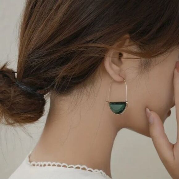 β¨πβ¨ Boho Chic Crescent Hoop Glass Earrings inβGreen, Red, Pink, Amber, Clear β¨ - Picture 1 of 15